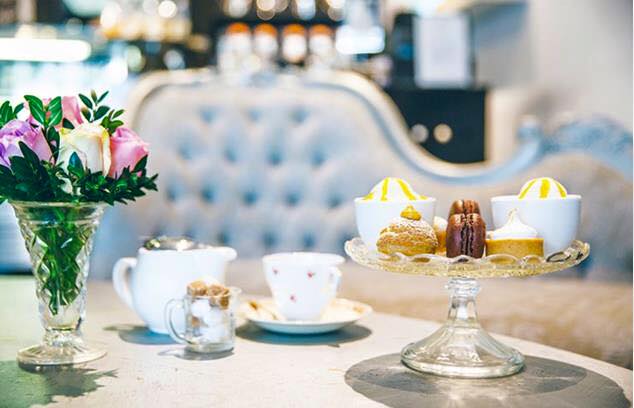 tea-drinkers-travel-beautiful-accommodation-Rochelle-Adonis